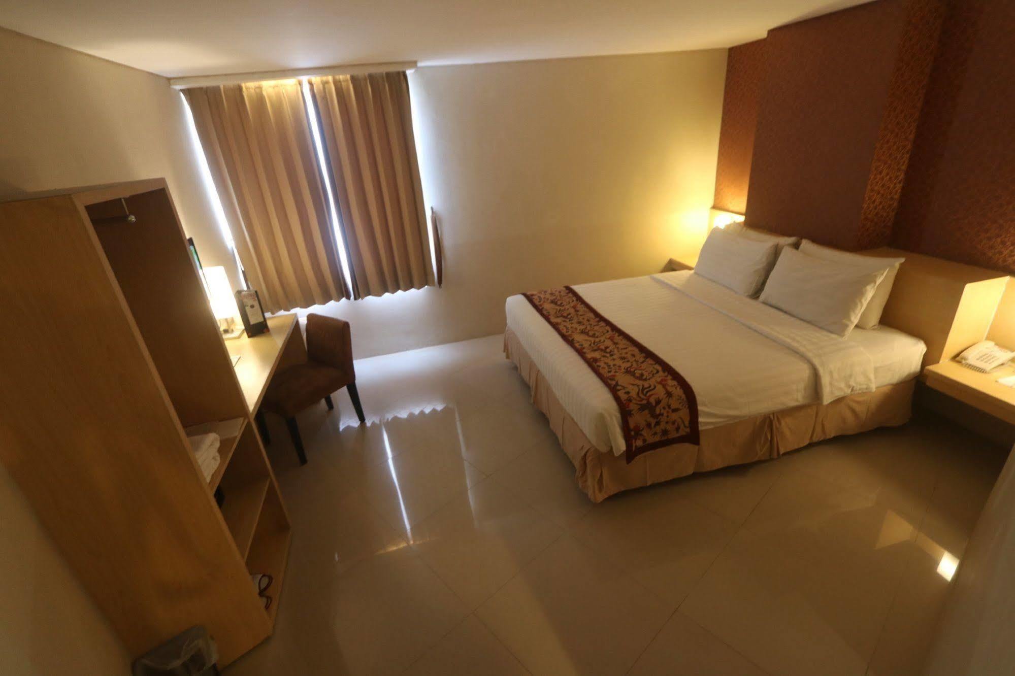 Bekizaar Hotel Surabaya Exterior photo